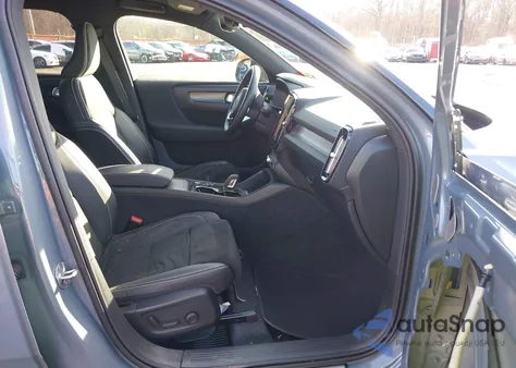 2022 Volvo Xc40 T5 R-Design из США, поврежденный, VIN YV4162UM5N2780680